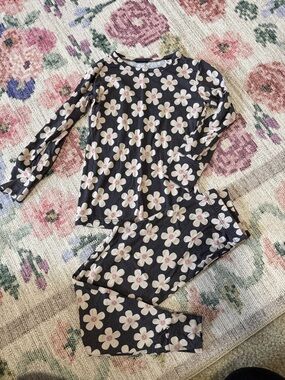 Cozy’s Kids Long Sleeve Pajama Set - Black with Cream Flowers